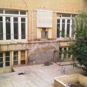 صاحب خانگی با خانه های کلنگی