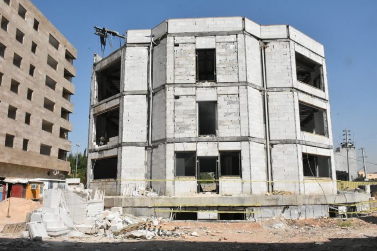 فال اسیری، بزرگترین کتابخانه شرق شیراز
