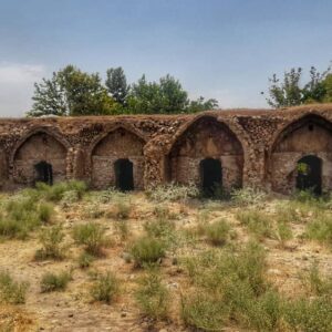 کاروانسرای صفویه دوکوهک در حال تخریب