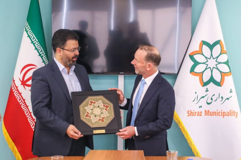 گردشگری و سرمایه گذاری در صدر برنامه‌های همکاری استرالیا با شیراز