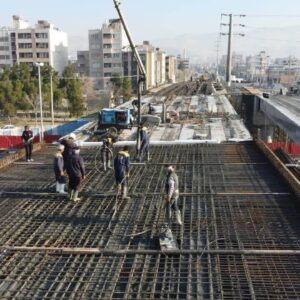 اجرای عملیات بتن‌ریزی عرشه جنوب غربی طرح قائم-رحمت-احمدی